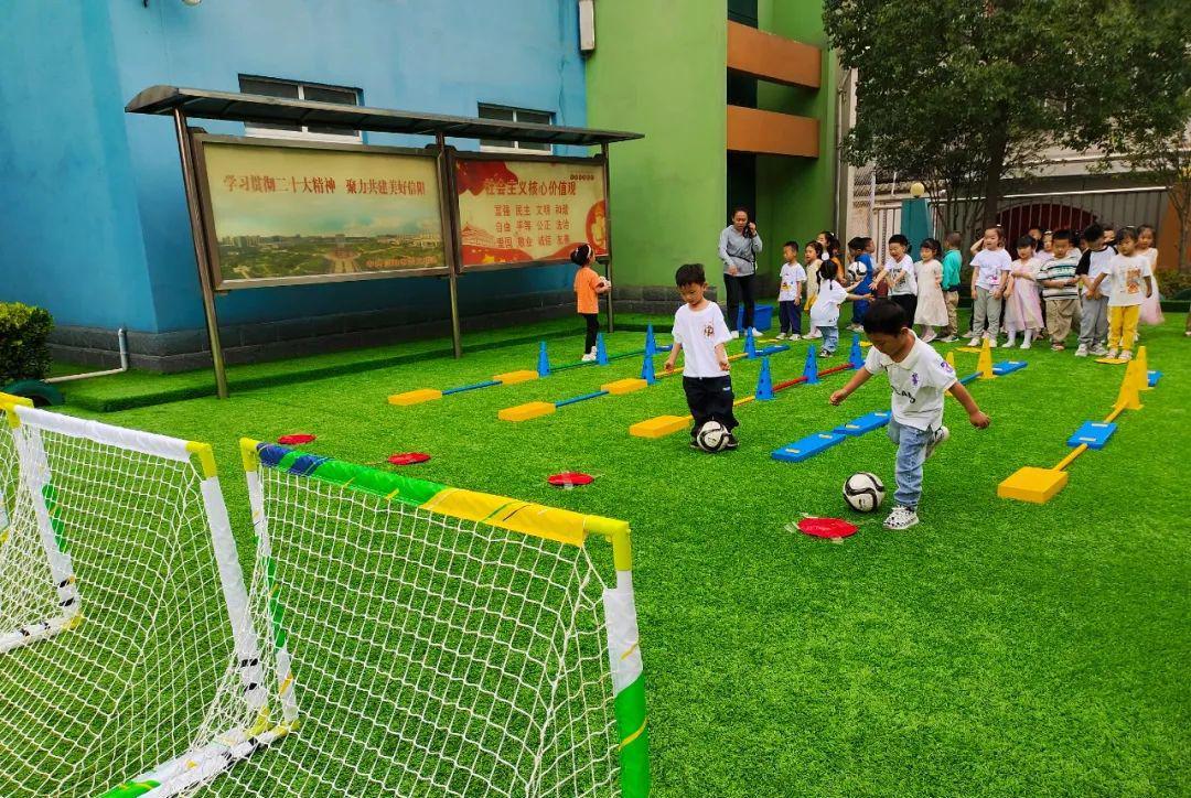 足球趣味小游戏幼儿园,小小足球户外游戏玩法