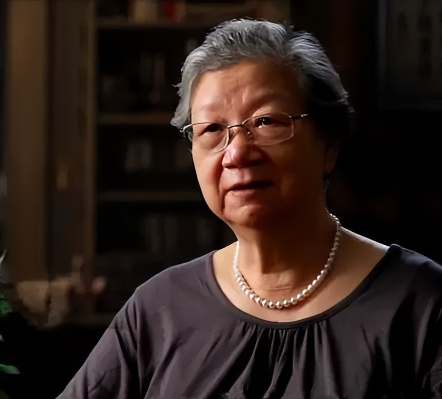 毛*东泽**劝毛岸青主动追求邵华，婚后，毛*东泽**给邵华写信：多读上邪