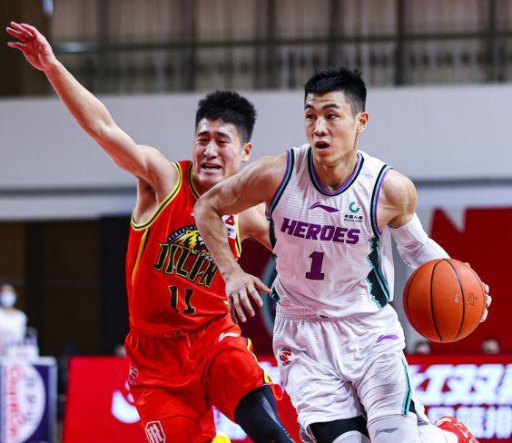 2021-2022赛季cba抢断王,2016-2017cba赵继伟绝杀