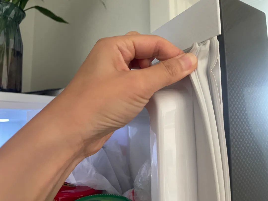 冰箱霜冰太大怎么解决,冰箱冷冻室结了很厚的冰怎么回事