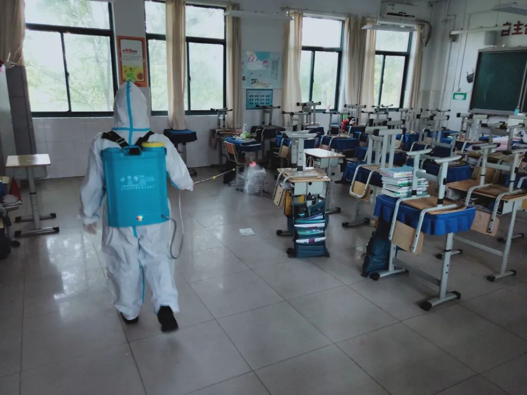 落实防疫政策全力开学护航-郑州市第八十八中学在行动