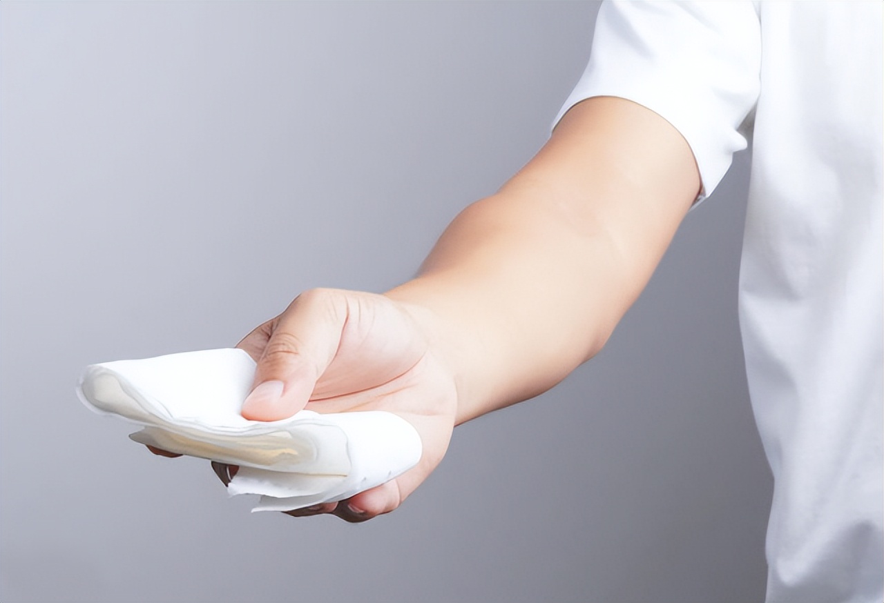 为什么女人小便后,要用纸擦一下呢?医生:很有必要