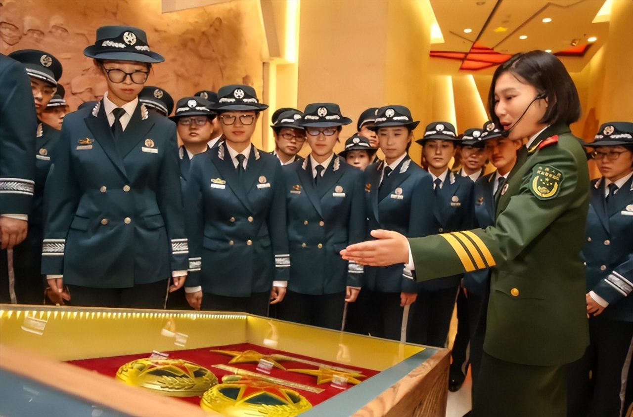 公务员和军队文职到底哪个好,军队文职退休待遇和公务员的区别