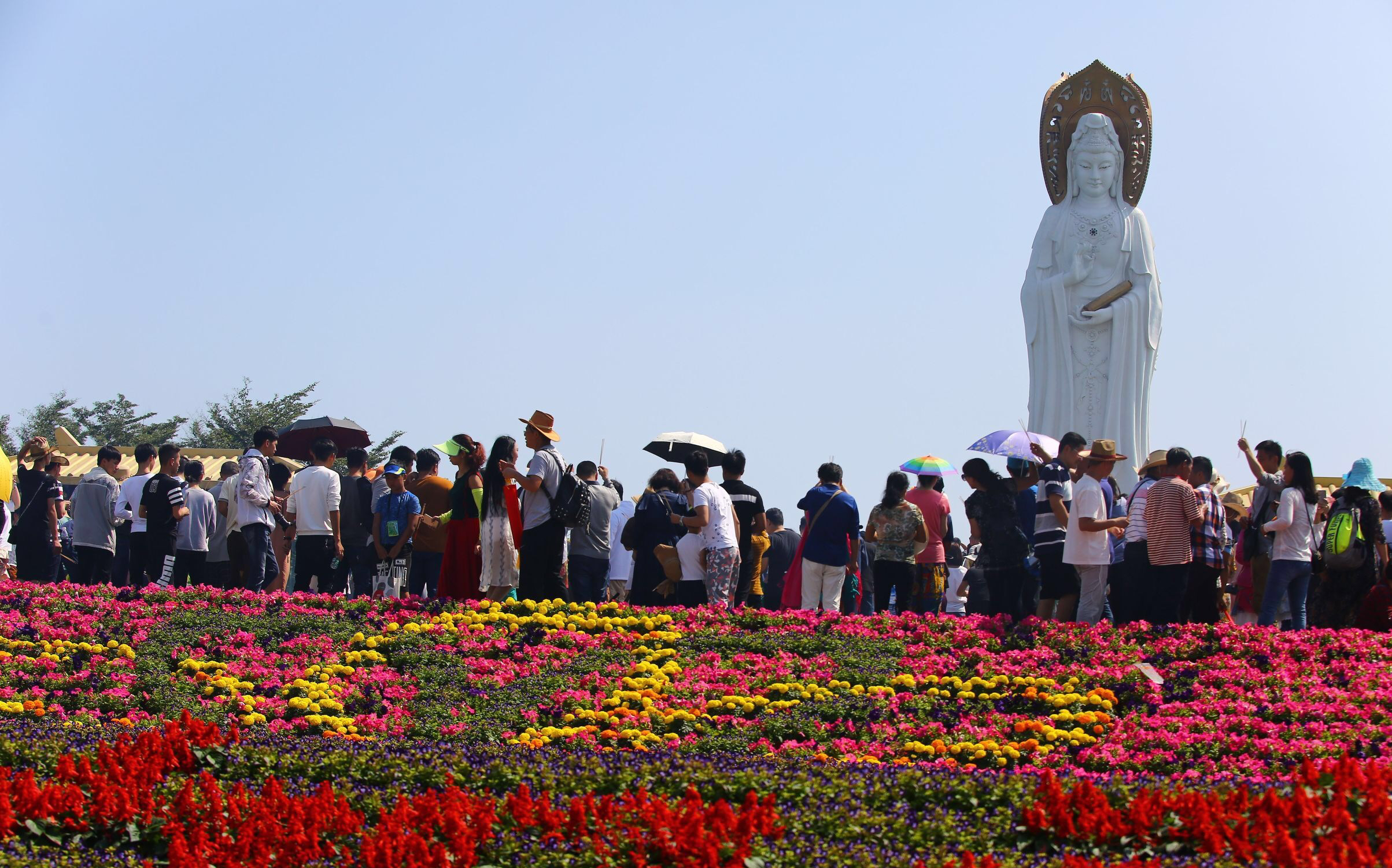 2023年三亚春节游客多吗,春节临近大量游客涌入海南三亚