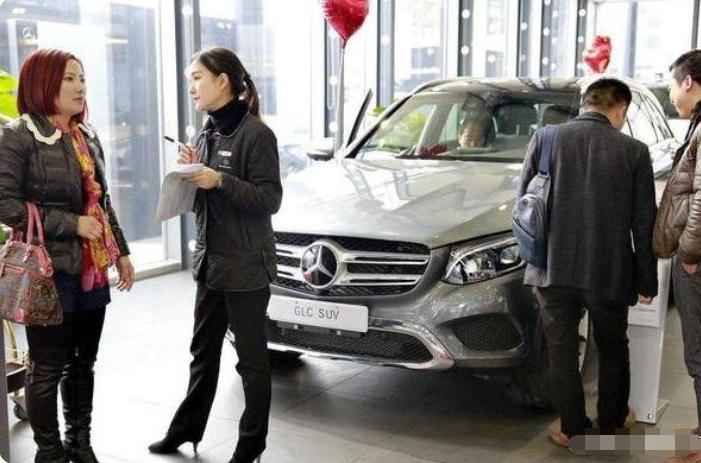 4s店全款提车为啥要等好几天呀,全款提车落地价钱很低有猫腻吗