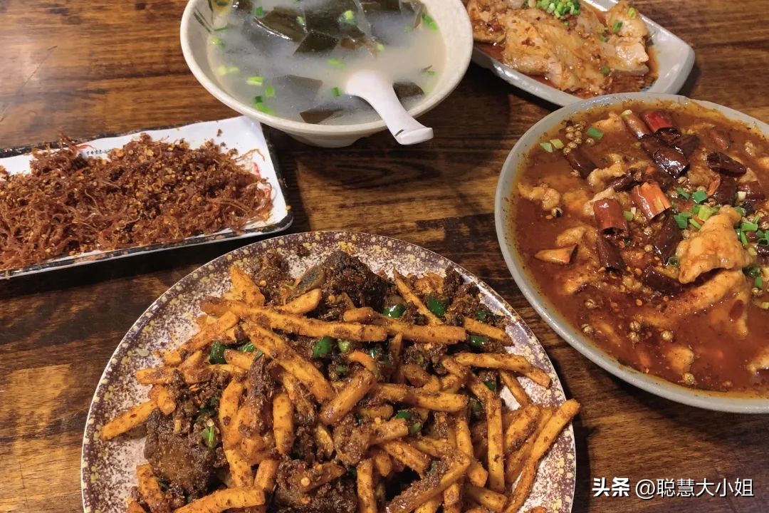 渝中区美食老字号推荐聚餐,重庆渝中区化龙桥华村烧烤老字号