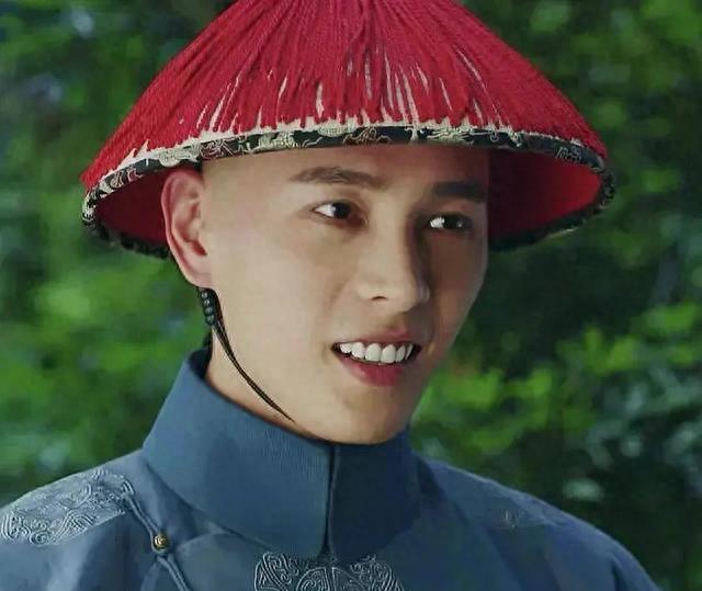 明星烤瓷牙发黑,明星烤瓷牙牙齿磨小后照片