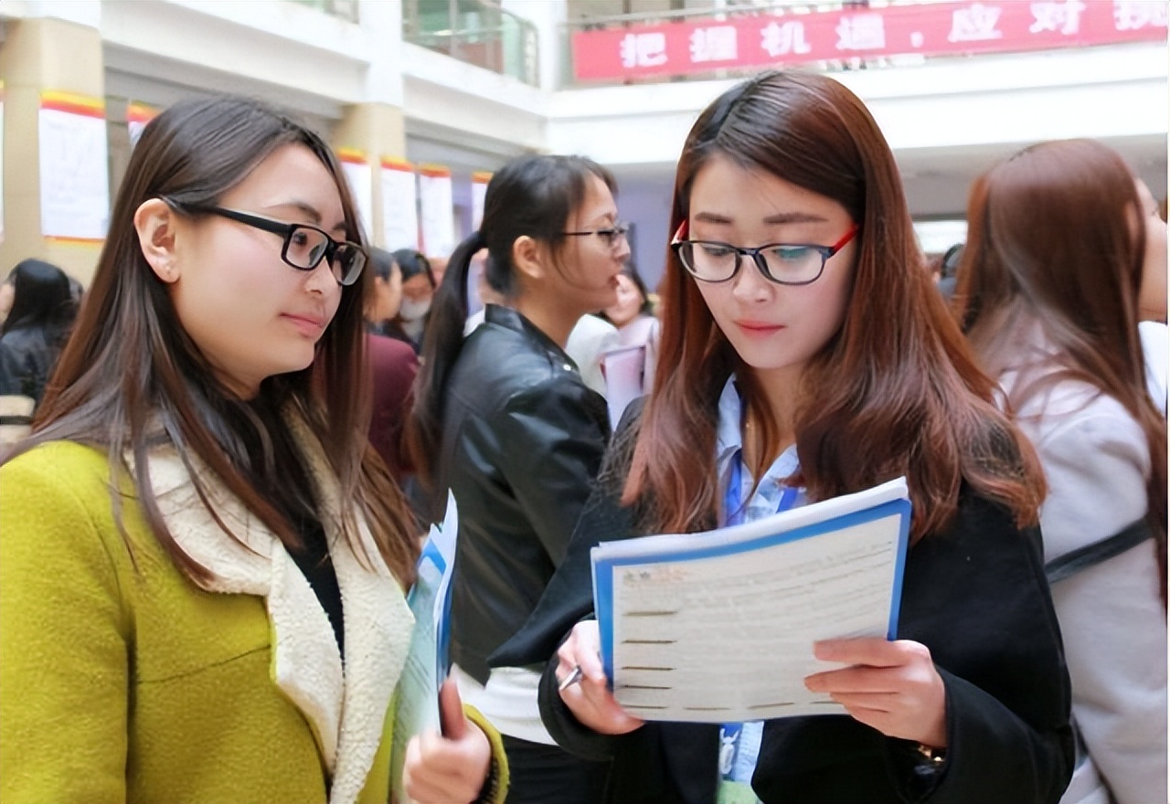 军队文职冷门专业报考的人多吗,为什么军队文职冷门却高薪