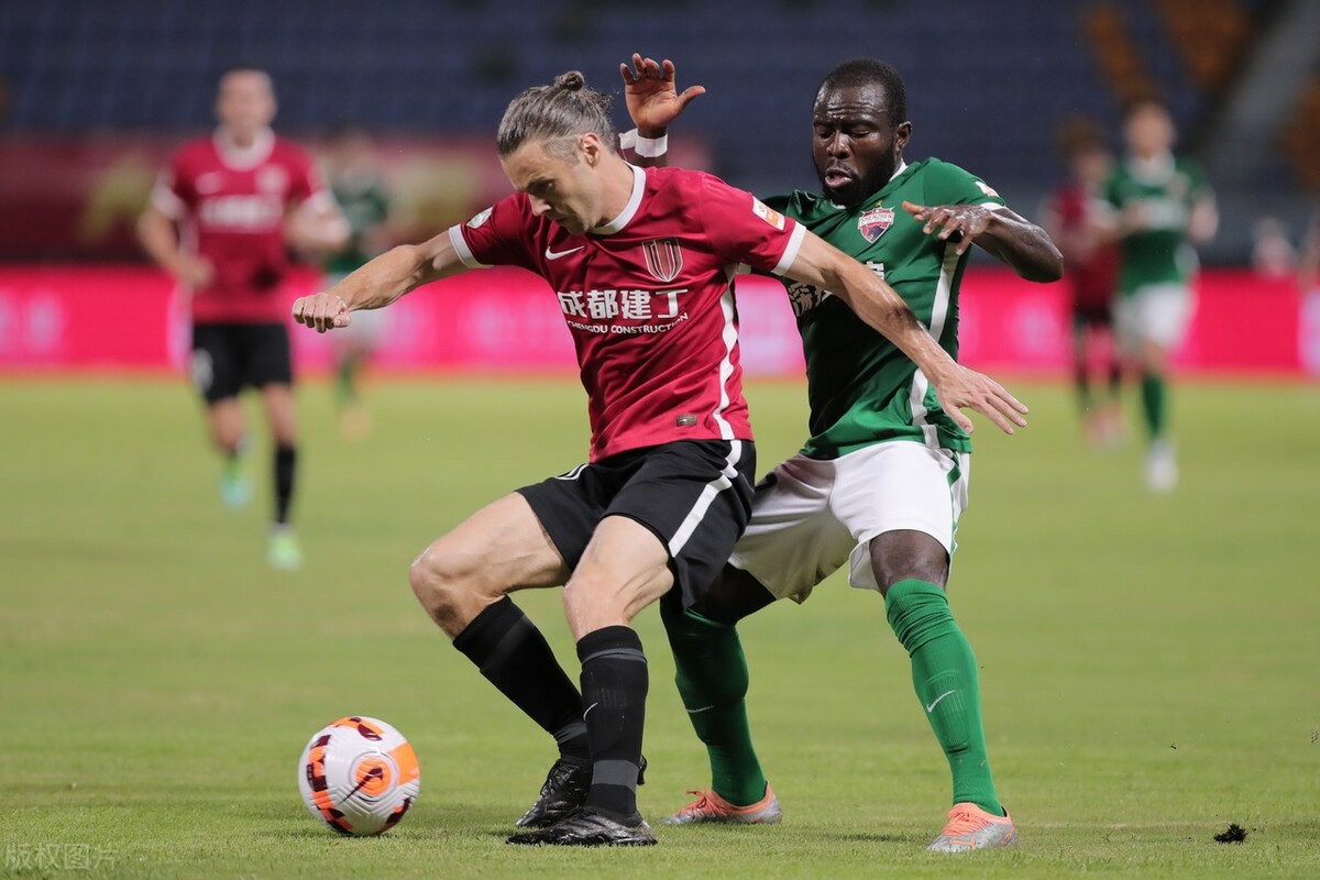 深圳2-2重大错判，中超前金哨抢戏做男一号，甩锅VAR丧失底线