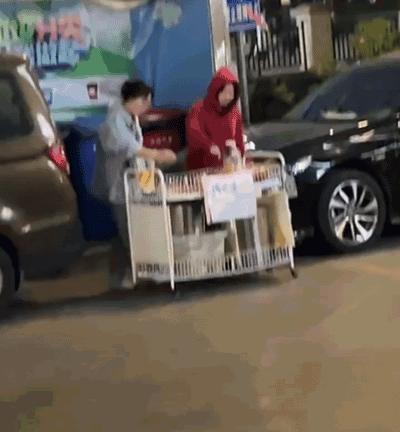 90后夫妻摆摊月入9000央视报道,95后夫妻摆摊卖土豆一日营业额9000