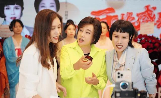 网红猫七七结婚,网红猫七七和小男友是真爱吗