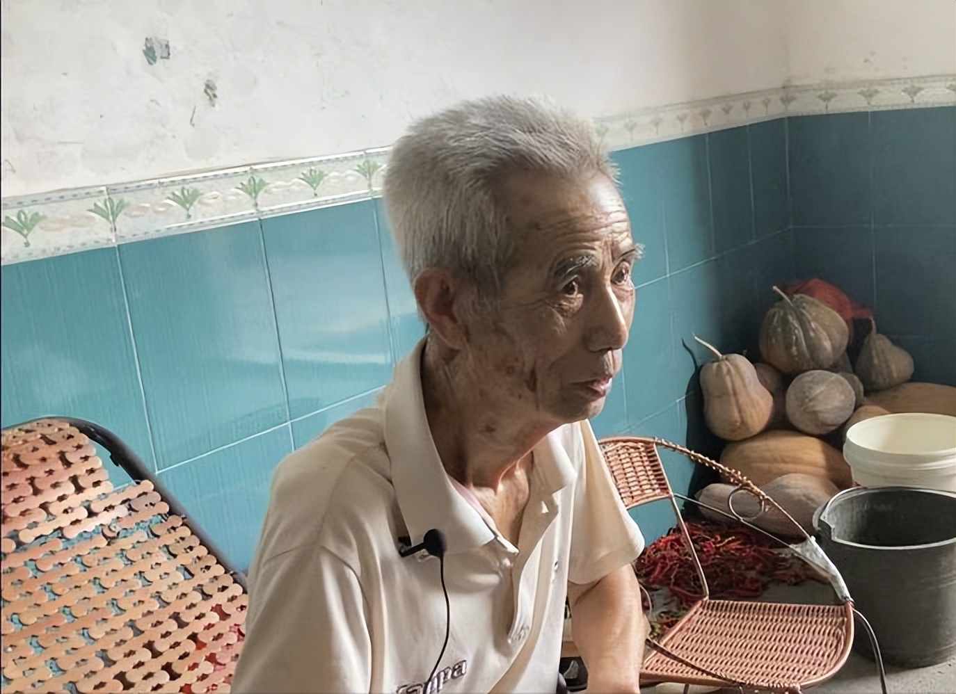 男老师因“强奸”女学生入狱10年，出狱后，女学生集体为老师喊冤