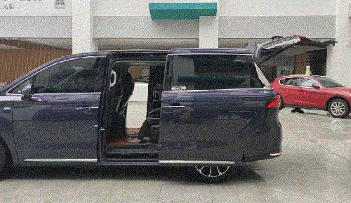 有着“越级能力”的国货MPV，会是你的菜吗？——二手荣威iMAX8