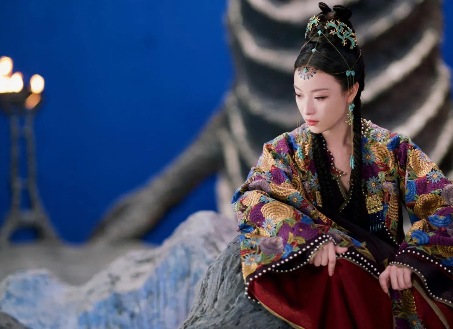 倪妮和井柏然哪一年分手的,倪妮先跟冯绍峰还是井柏然