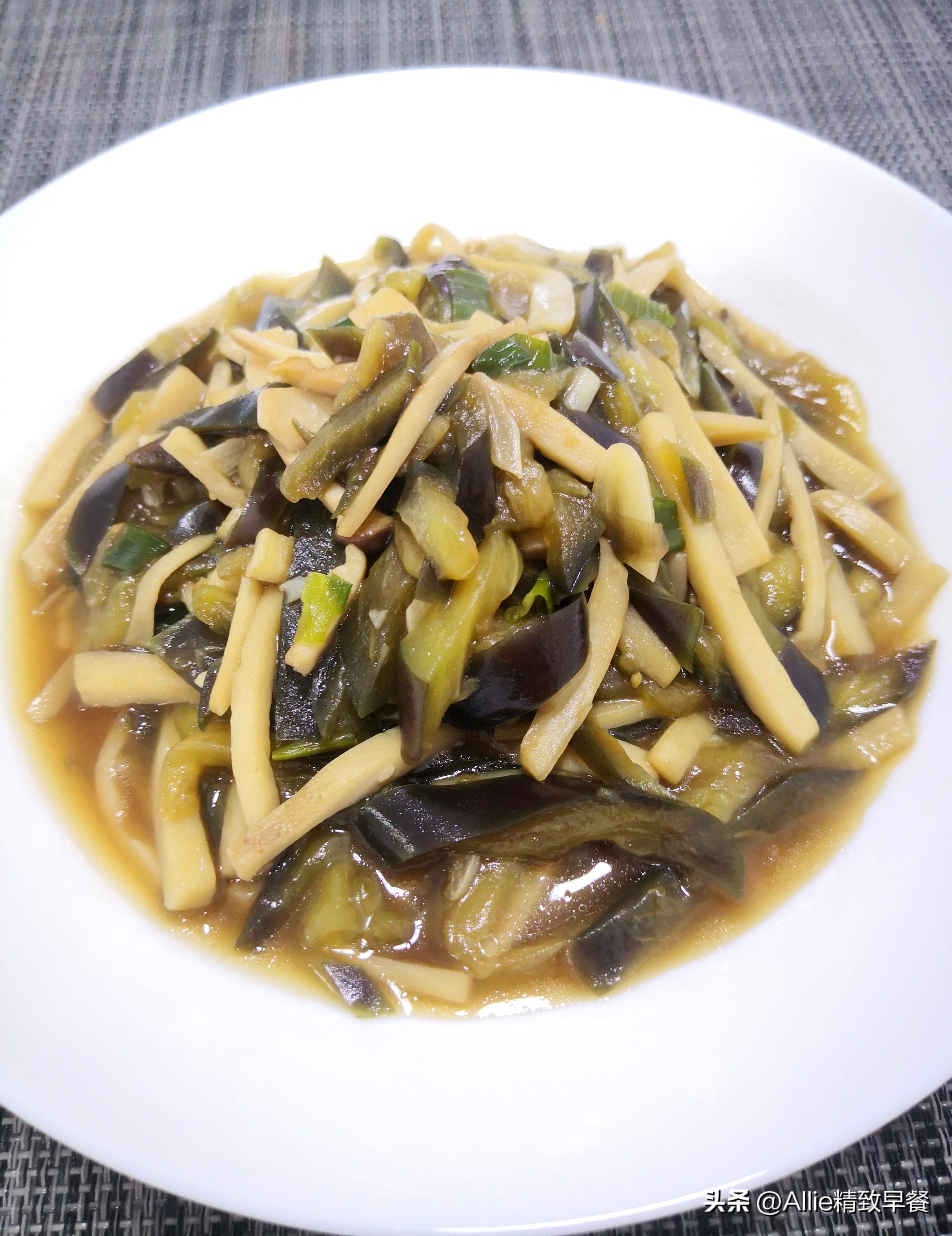 炖鱼不腥不放料酒的做法,不用料酒炖鱼怎么做好吃