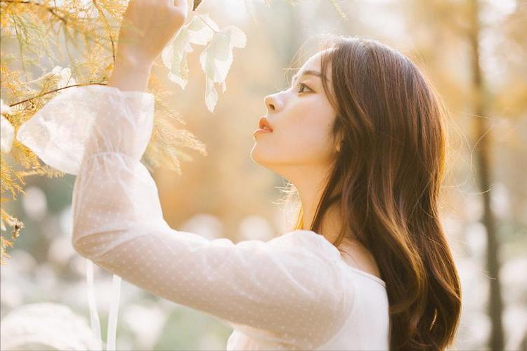 女性老是放屁而且很臭怎么解决,女性经常放屁但又不臭是什么原因