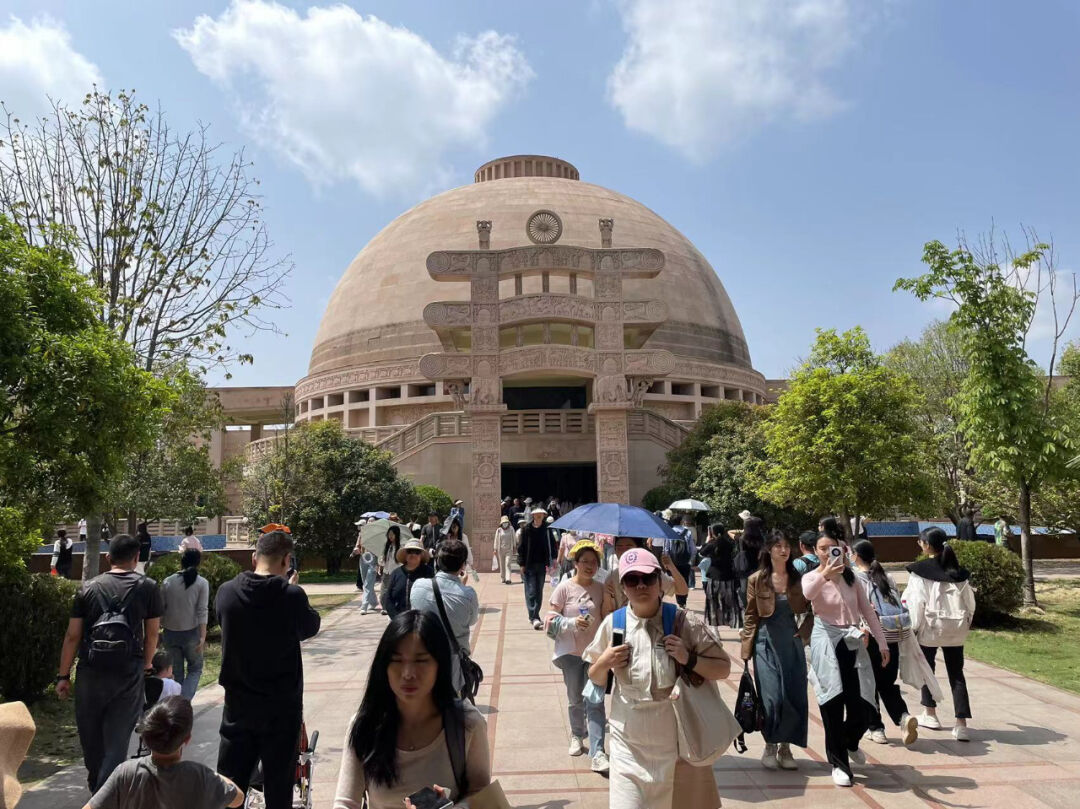 万人爬到白马寺！这样去景区的方式你绝对没见过！