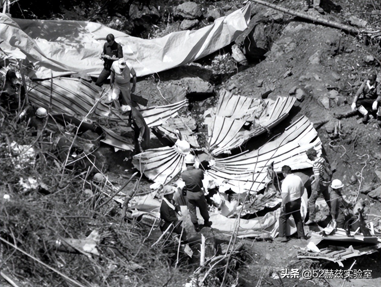 日航123班机空难纪录片让人泪目,日航123号班机发生空难