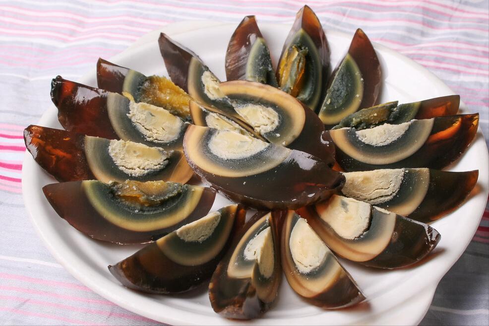 简单凉拌皮蛋的正确方法和配料,做凉拌皮蛋的皮蛋要煮一下不