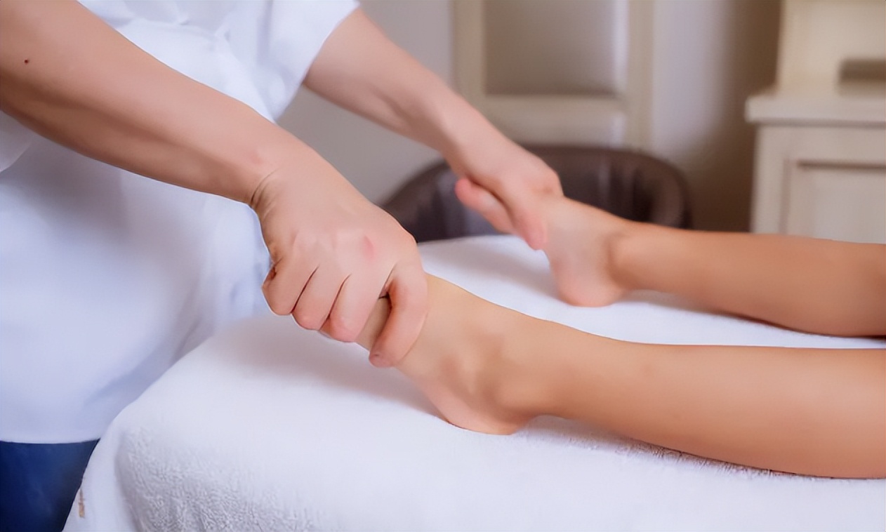 96年台湾富家女与*小平邓**警卫员订婚,女方母亲:娶妻聘金要100万