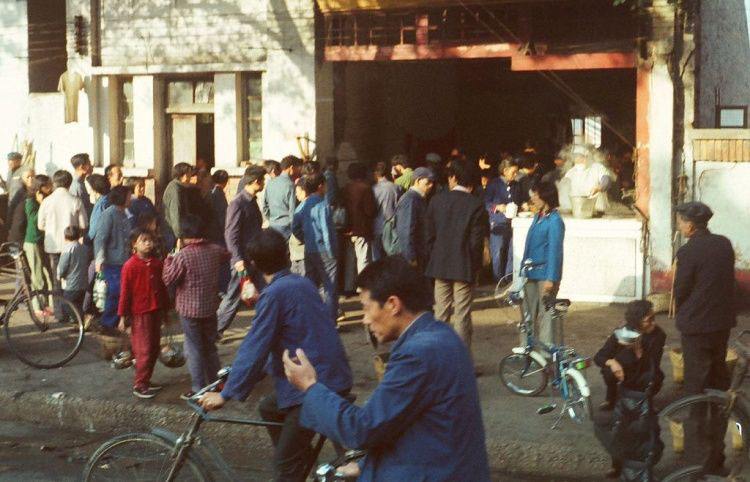 放牛娃的百亿人生：将10元店开遍全球，一年狂赚200亿