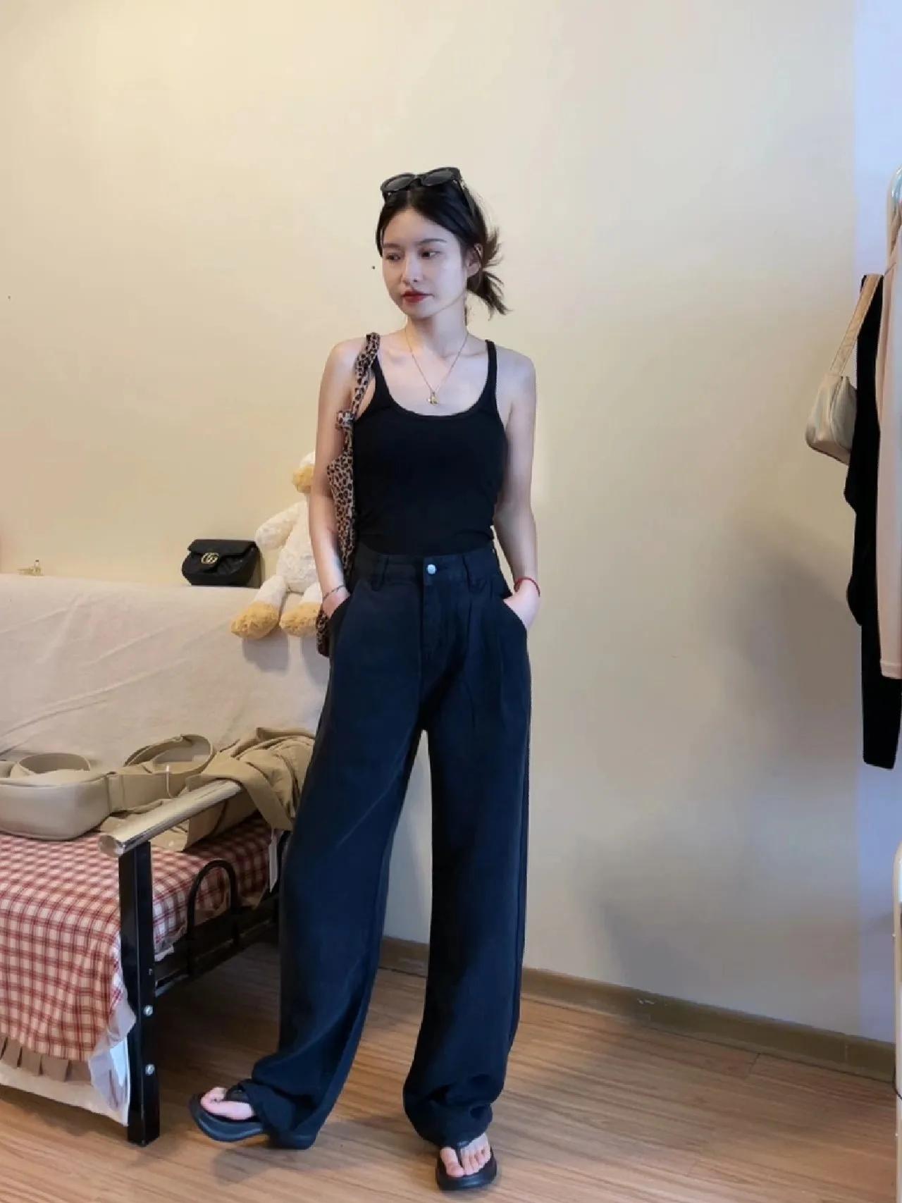 冬季黑上衣搭配什么裤子中年男,燕麦色裤子搭配黑颜色上衣好看