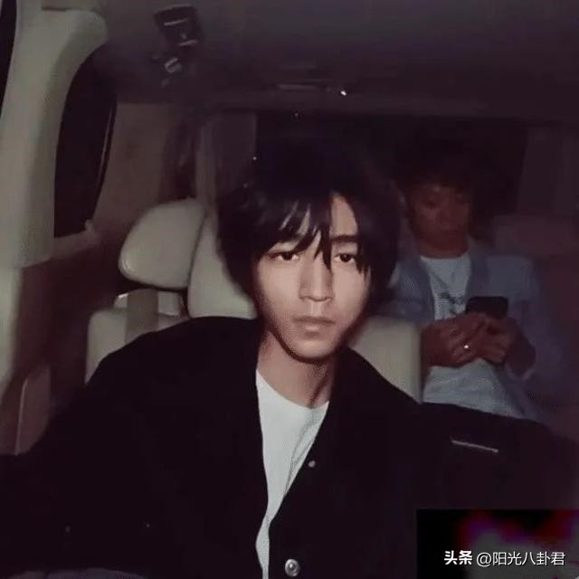 双腿细似竹竿，体型堪比纸片，内娱男星的审美真是太“畸形”了