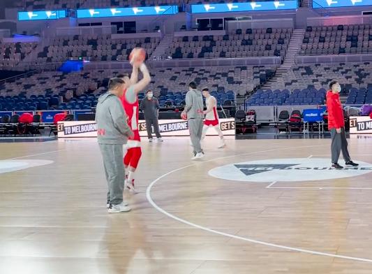 男篮赵睿新闻发布会,周琦赵睿艾伦