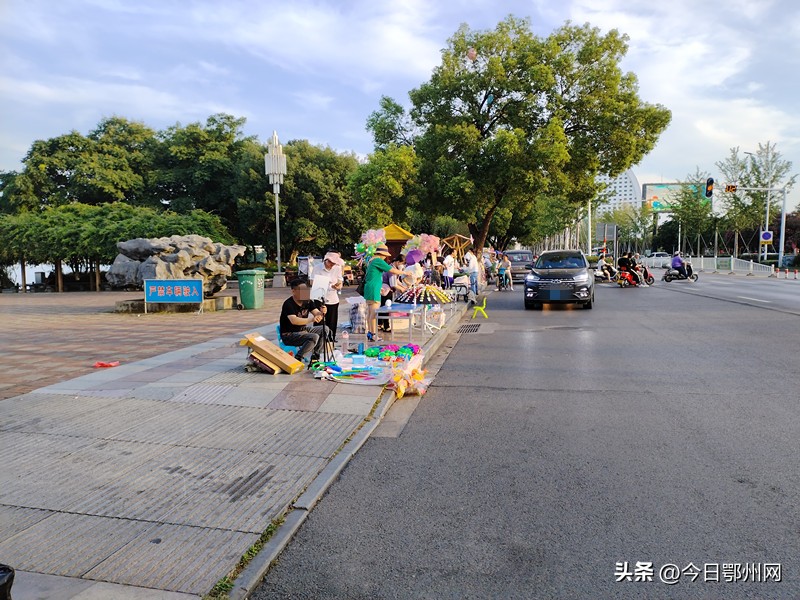 夜市地摊生意,鄂州市凤凰夜市