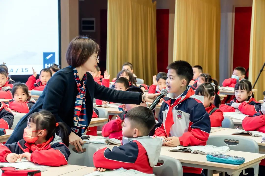 躬身精准研课堂，深耕笃行促成长｜新川外国语小学部教师示范课