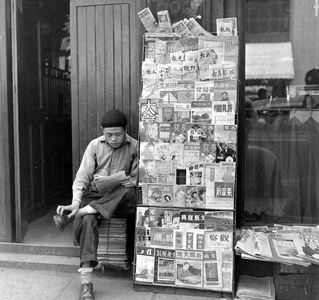 清未老照片：贵族奶娘哺乳小少爷，*女妓**在洋人怀里衣衫不整