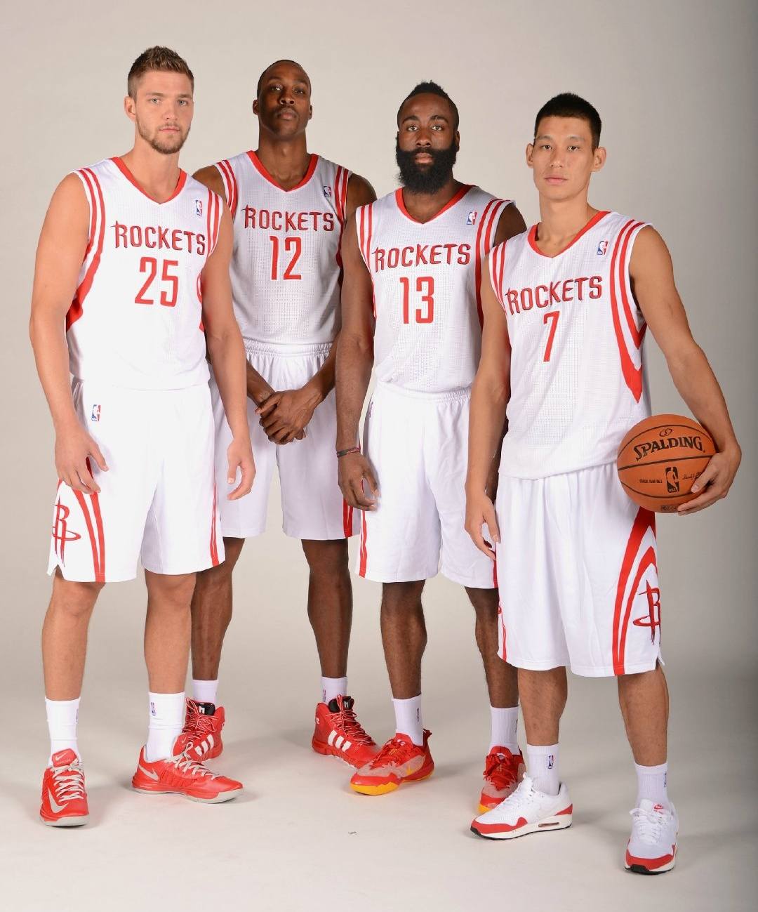 林书豪和阿迪达斯合作的球鞋,林书豪最近代言的篮球鞋