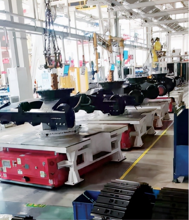 国内小型挖掘机生产线,小型挖掘机生产线图片