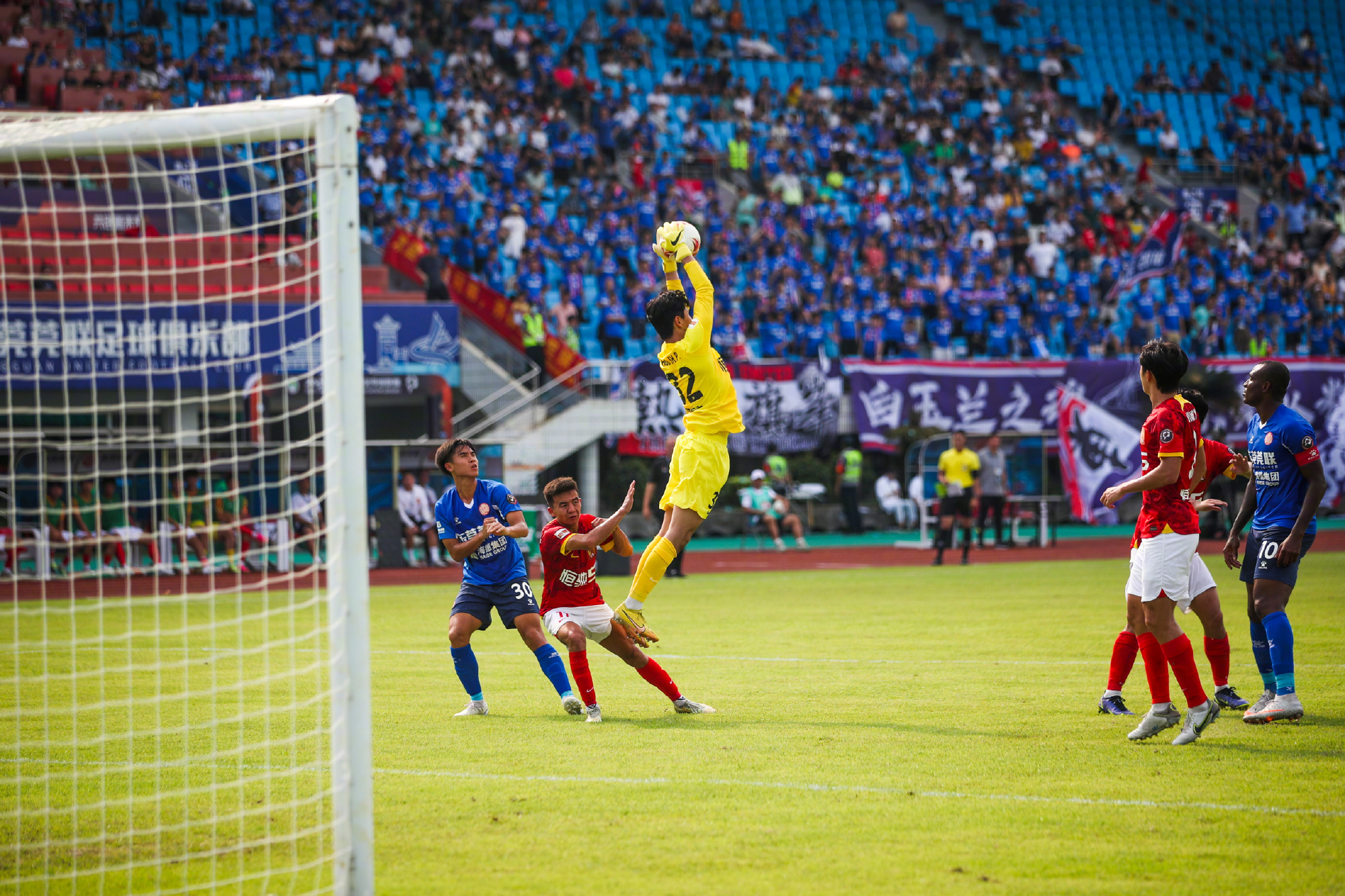 广西平果哈嘹vs济南兴洲,中甲积分榜广西遭逆转首败