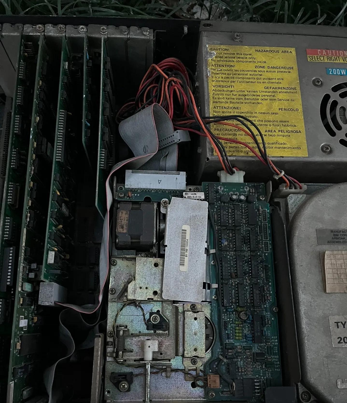 20块钱在富人家里收了一台1982年的电脑当年只有有钱人能用得起