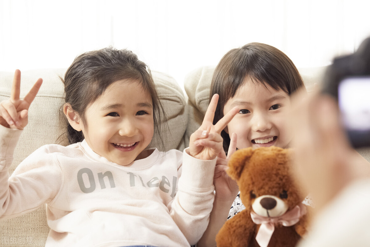 新生儿哭闹但是肚子很软,新生儿哭闹肚子会鼓起来吗