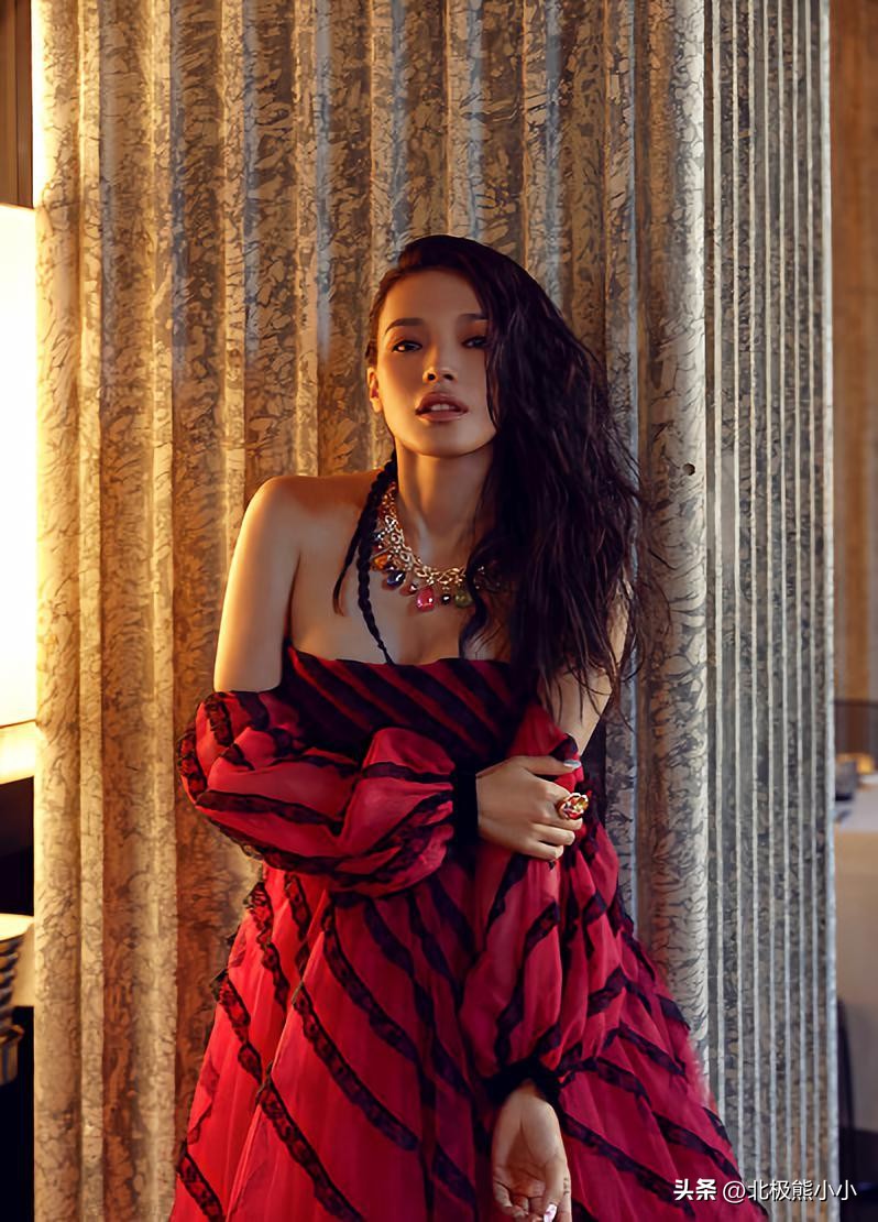 献身大佬一脱成名，私交混乱又当又立，“硬盘女神”舒淇现形记