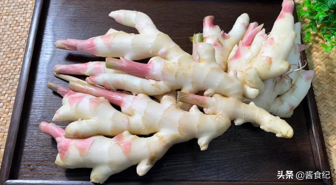 三伏天吃醋泡姜做法,老奶奶泡糖醋仔姜的腌制方法