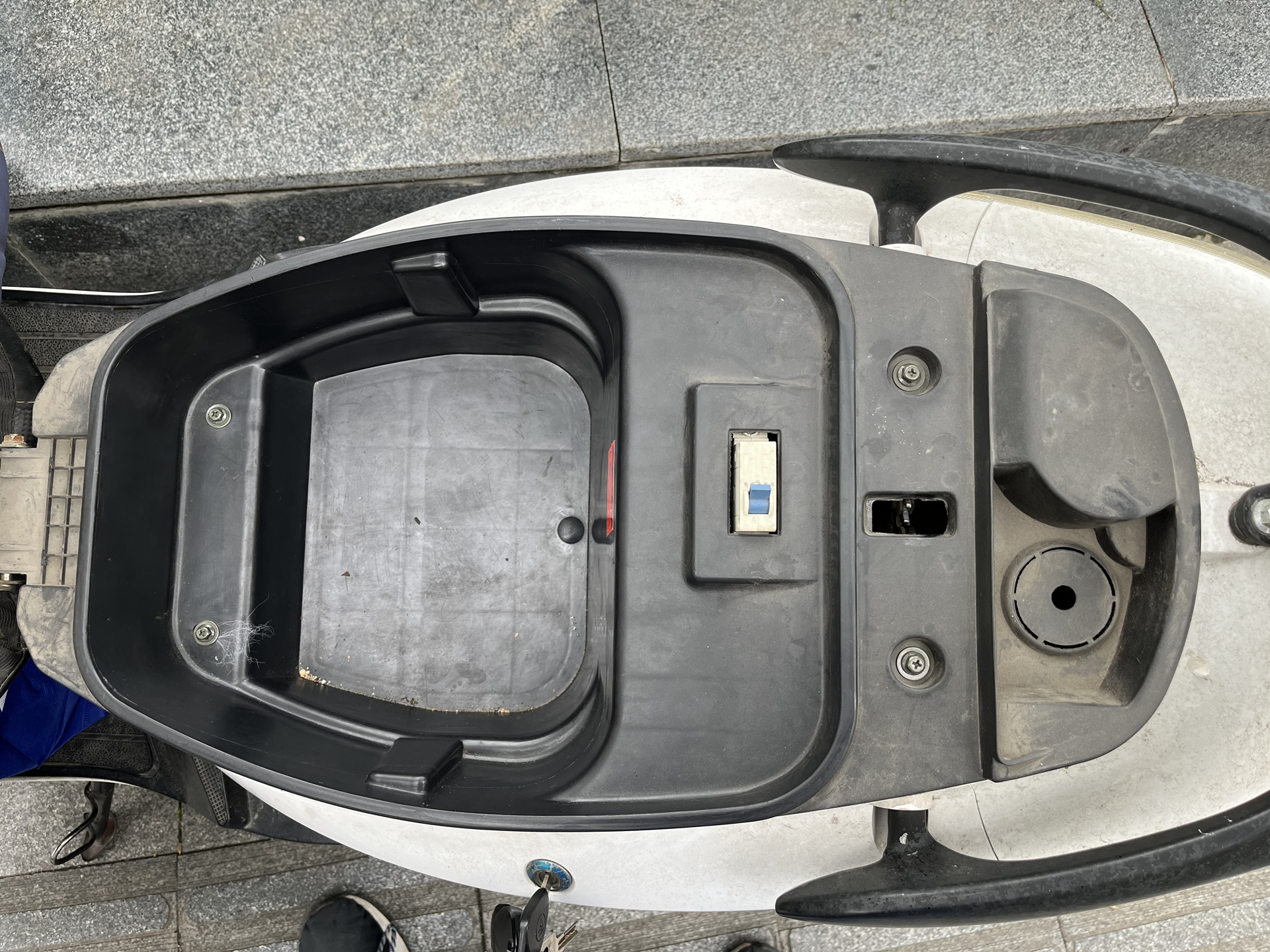 时速100以上续航200公里的电动车,电动车哪款续航好价格是多少