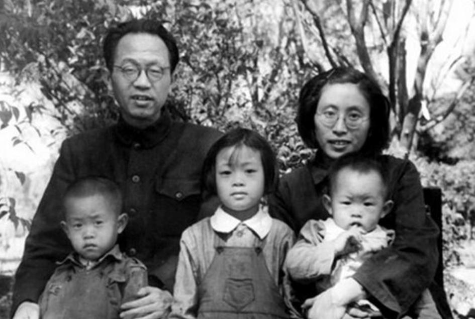 *德朱**怒批黄克诚：你这个政委不合格，黄克诚：老总讲清楚，哪不行