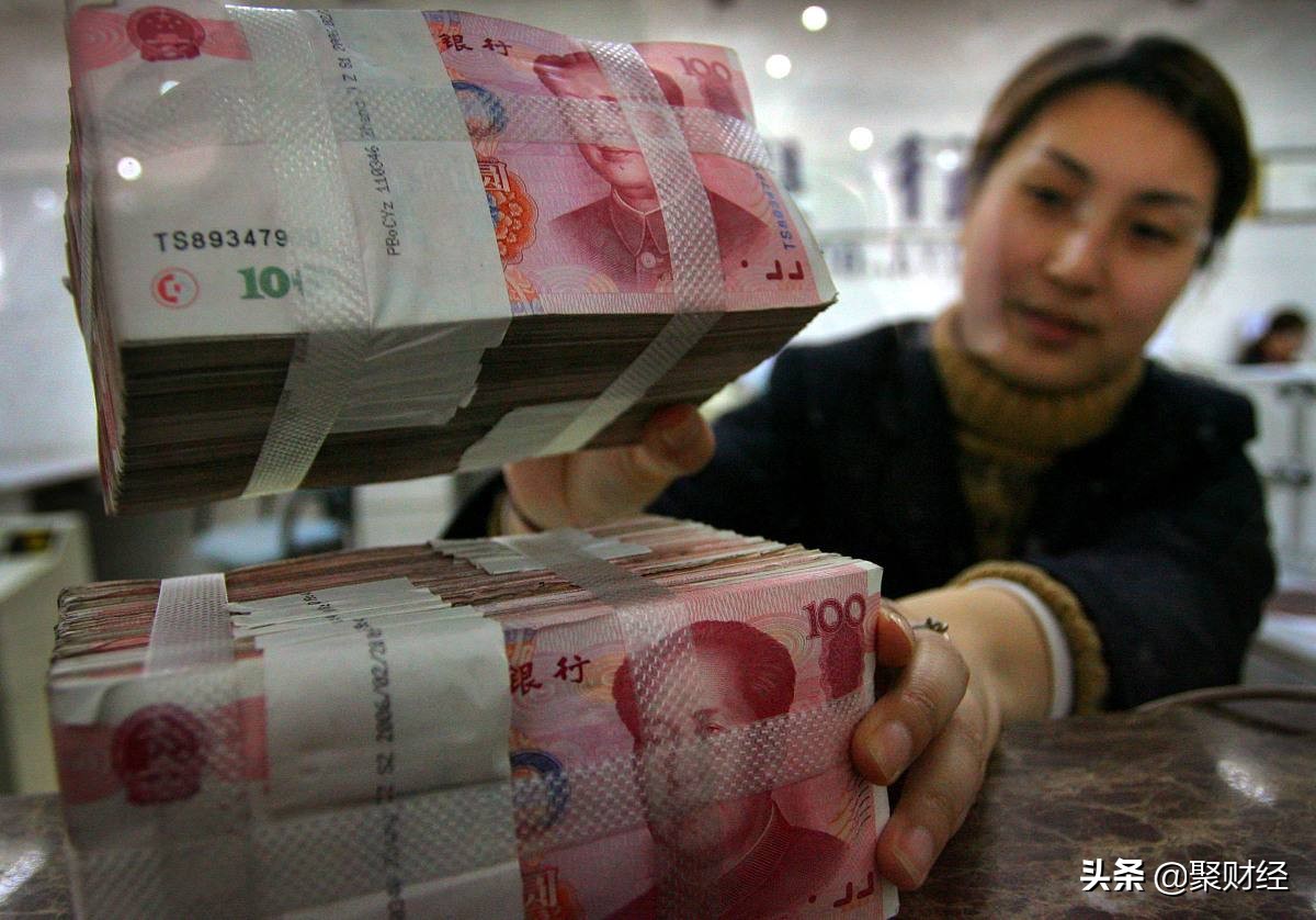 为啥工作人员追着让你办信用卡,为什么银行追着自己办信用卡