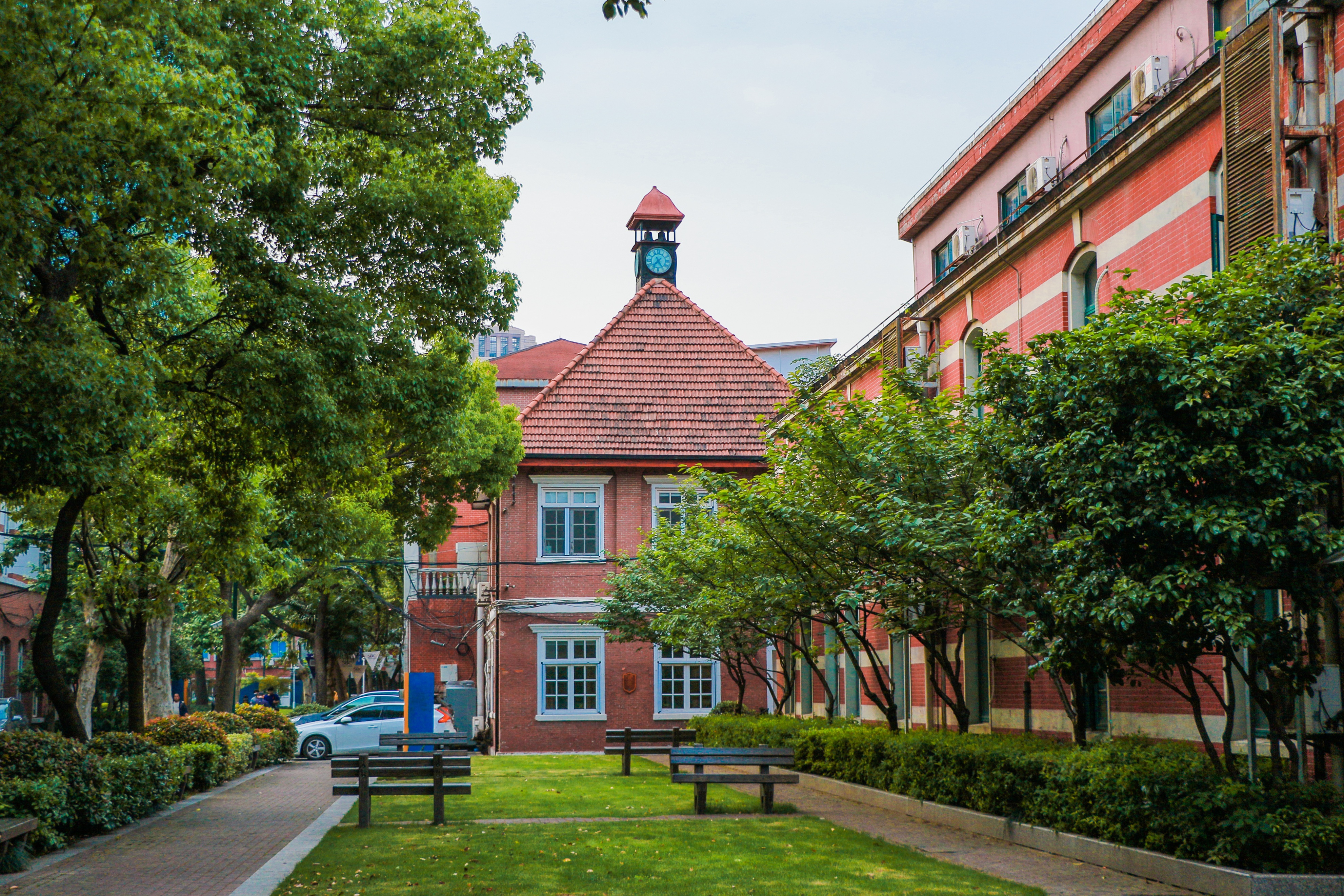 中英国际学院学术英语课程通过英国皇家特许语言家学会认证