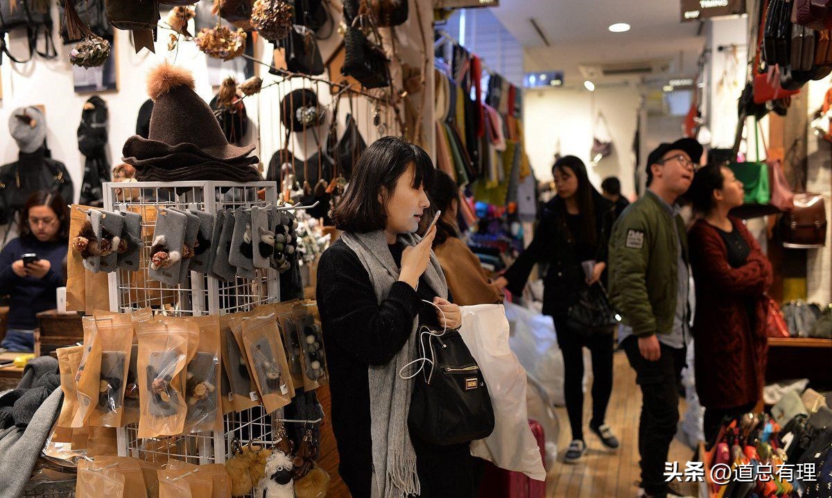 枪口对准代购，但巨头的宣战更像一场“闹剧”