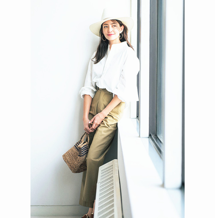 浅卡其色牛仔裤搭配夏天,高级感白色短袖搭配牛仔裤