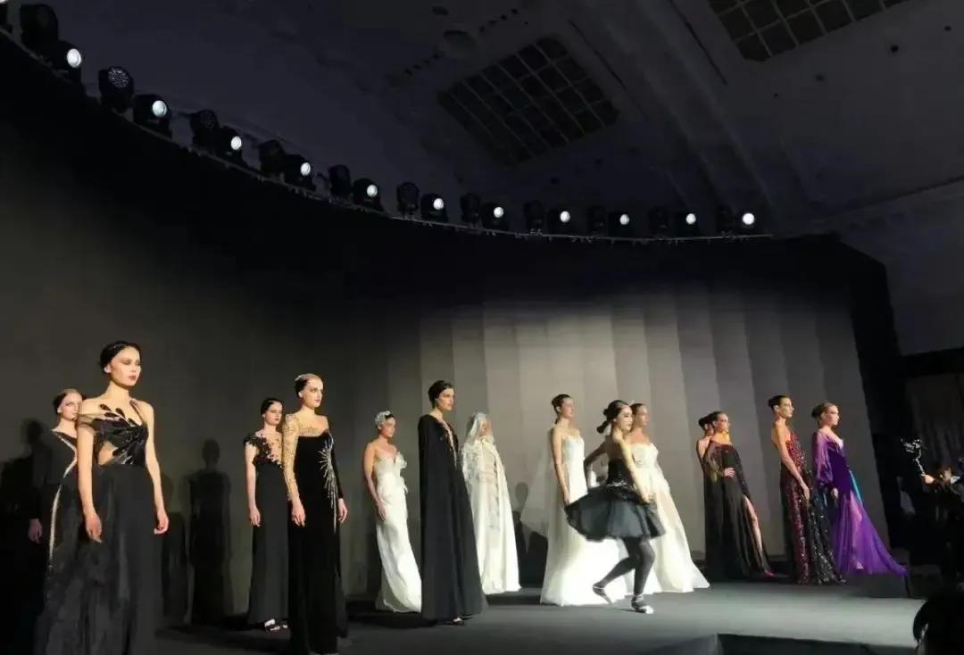 别再瞎操心了，王石与田朴珺这对“父女恋”早已活成了命运共同体