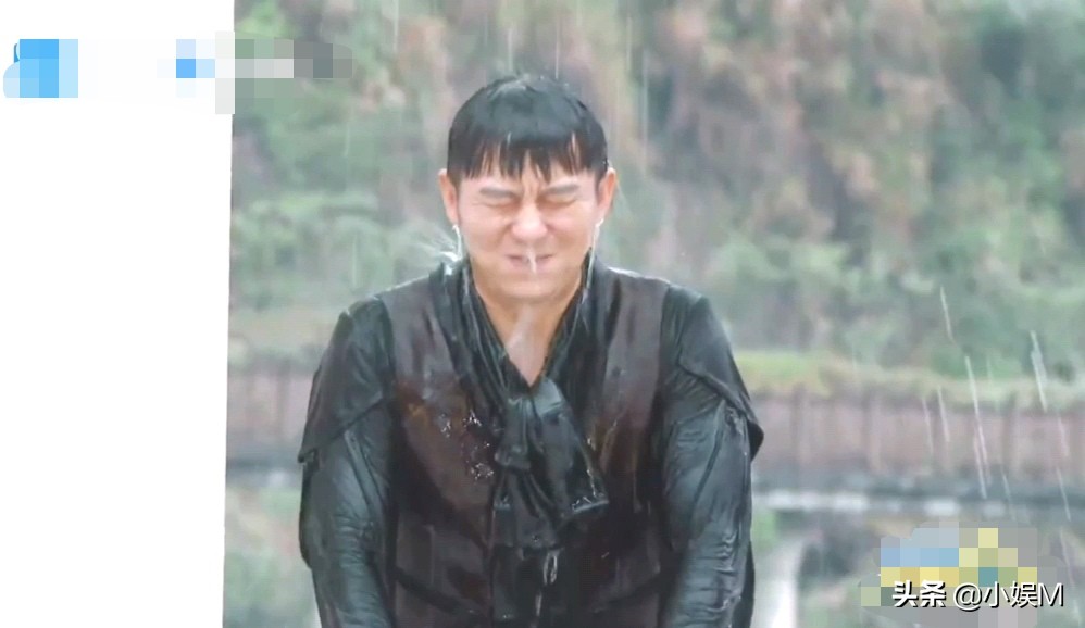 游戏无聊，嘉宾“花里胡哨”挽救，撕名牌也变得不精彩了