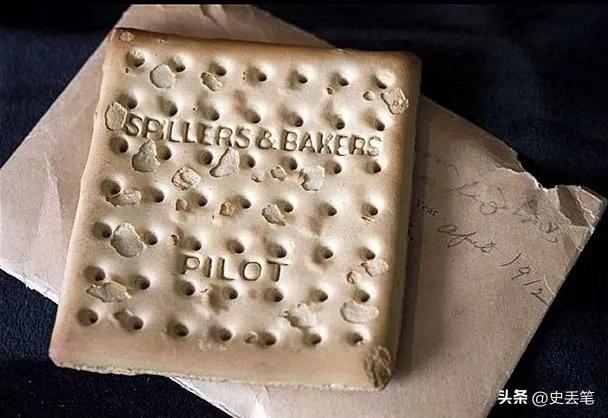 1970年父亲临死前交给他一块饼干，结果45年后竟然拍出15万天价