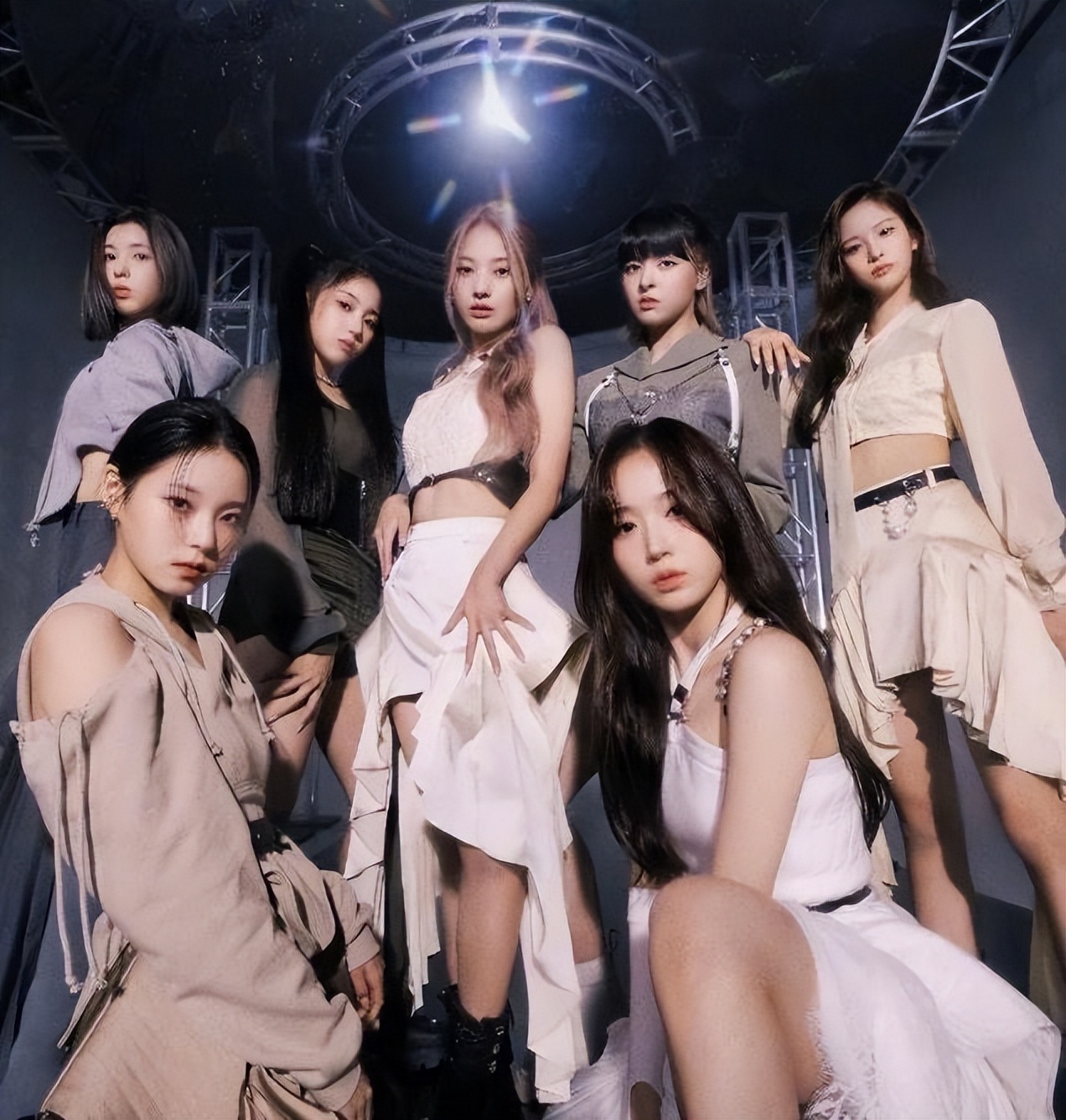 JYP新团出道即受关注，成员雪允因颜值出圈，却被指不尊重粉丝？