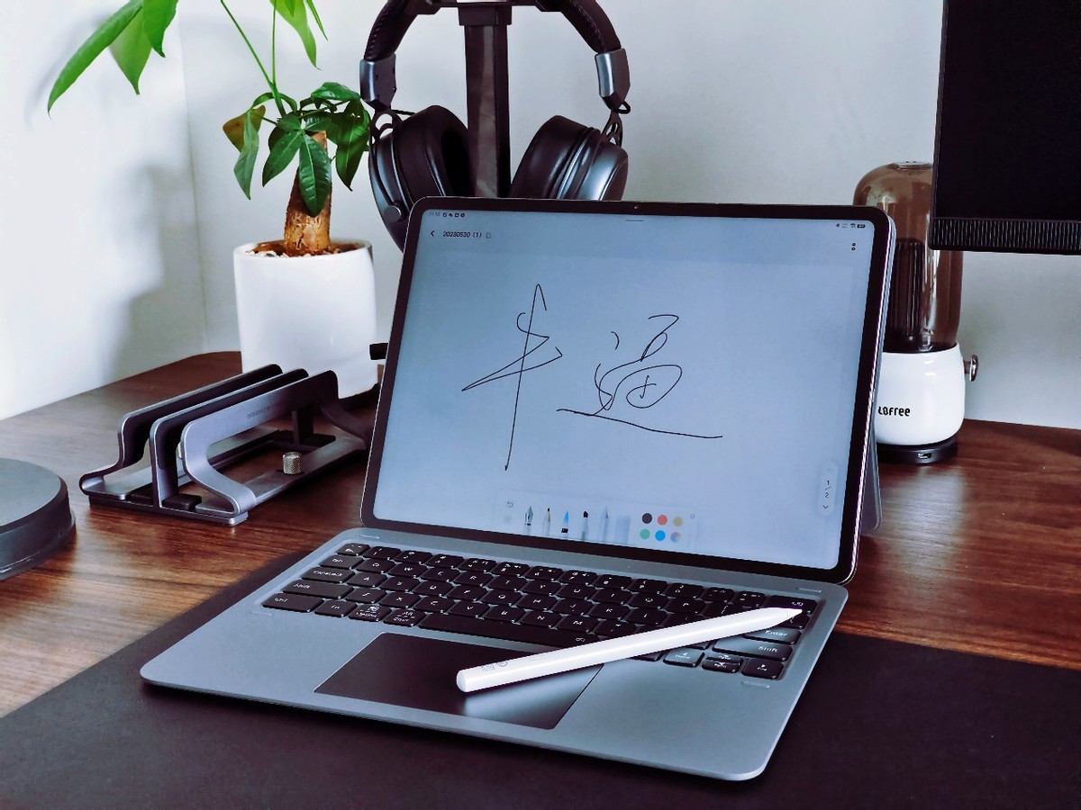 iqoopad与ipadpro12.9寸对比,iqoopad平板生产力如何