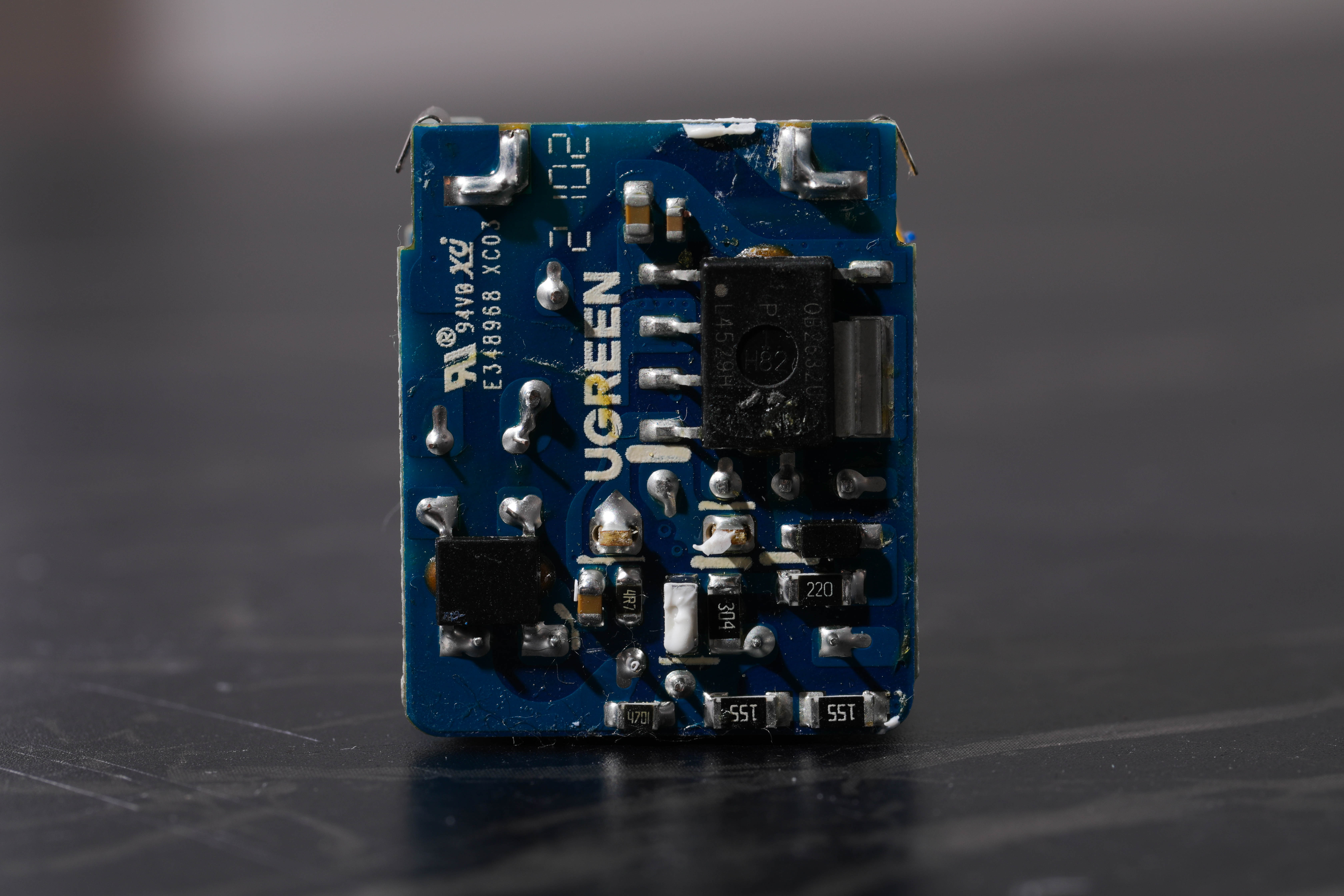 苹果30w充电器快充原装正品拆解,苹果充电器快充原装正品拆解